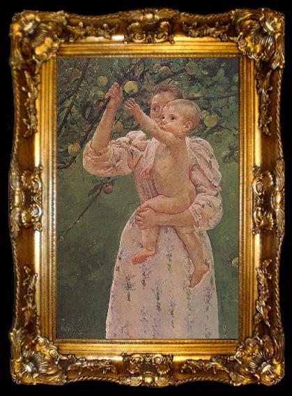 framed  Mary Cassatt The Baby Reaching for  the apple, ta009-2